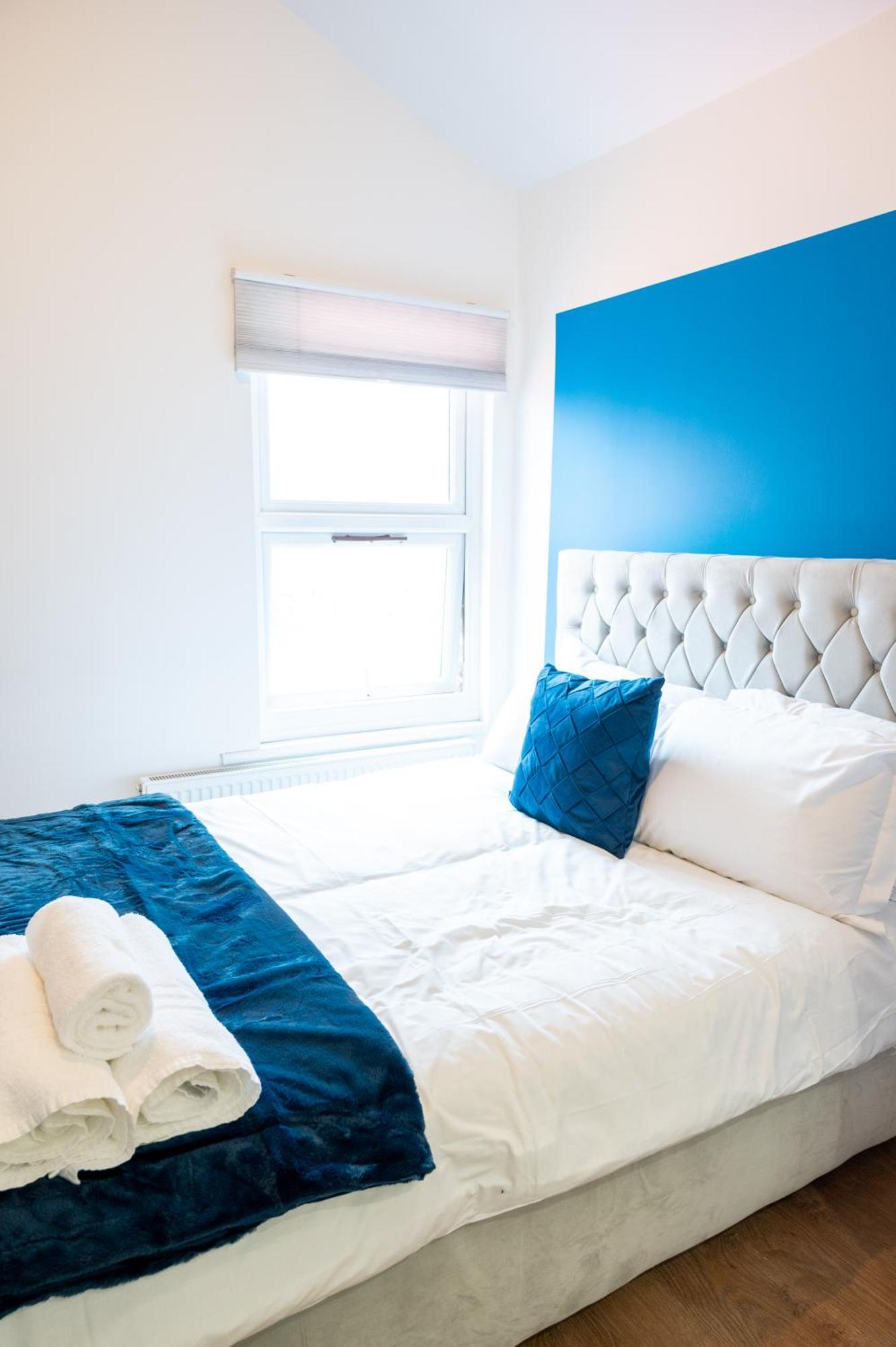 Blue Near Portobello Road Guest house