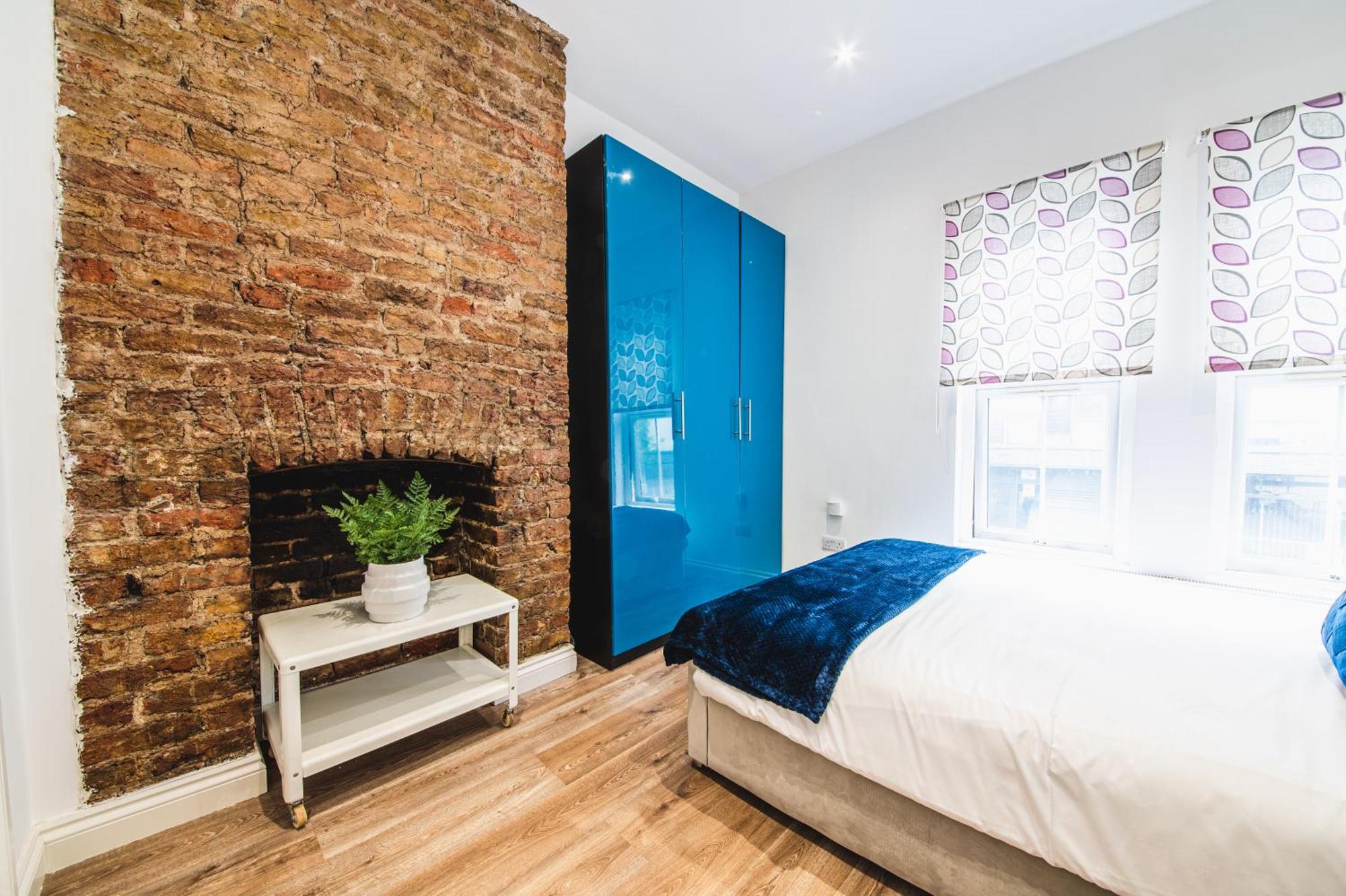 Blue Near Portobello Road Guest house London