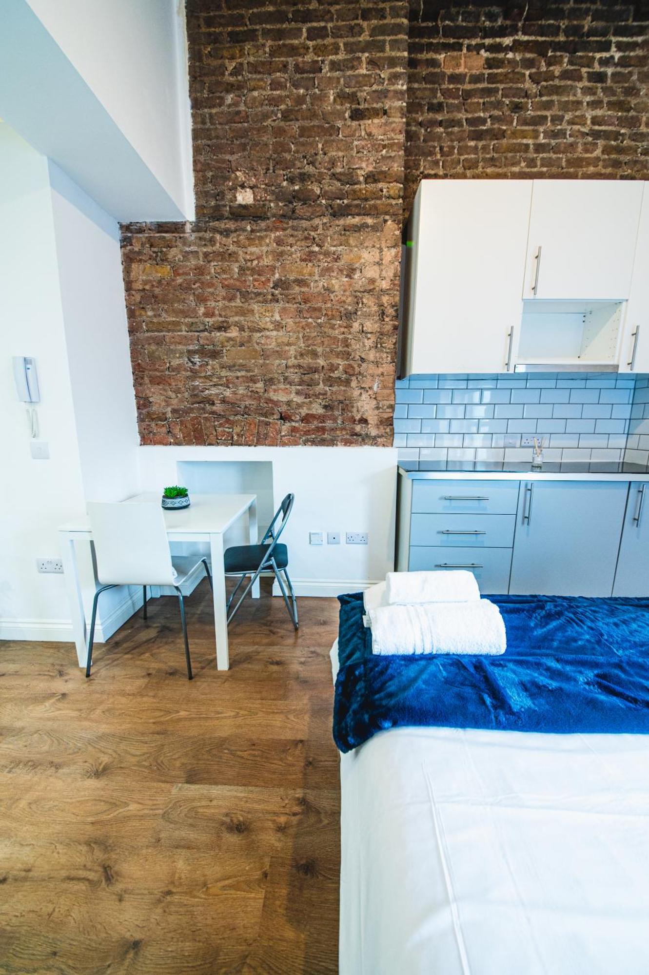 Blue Near Portobello Road Guest house London