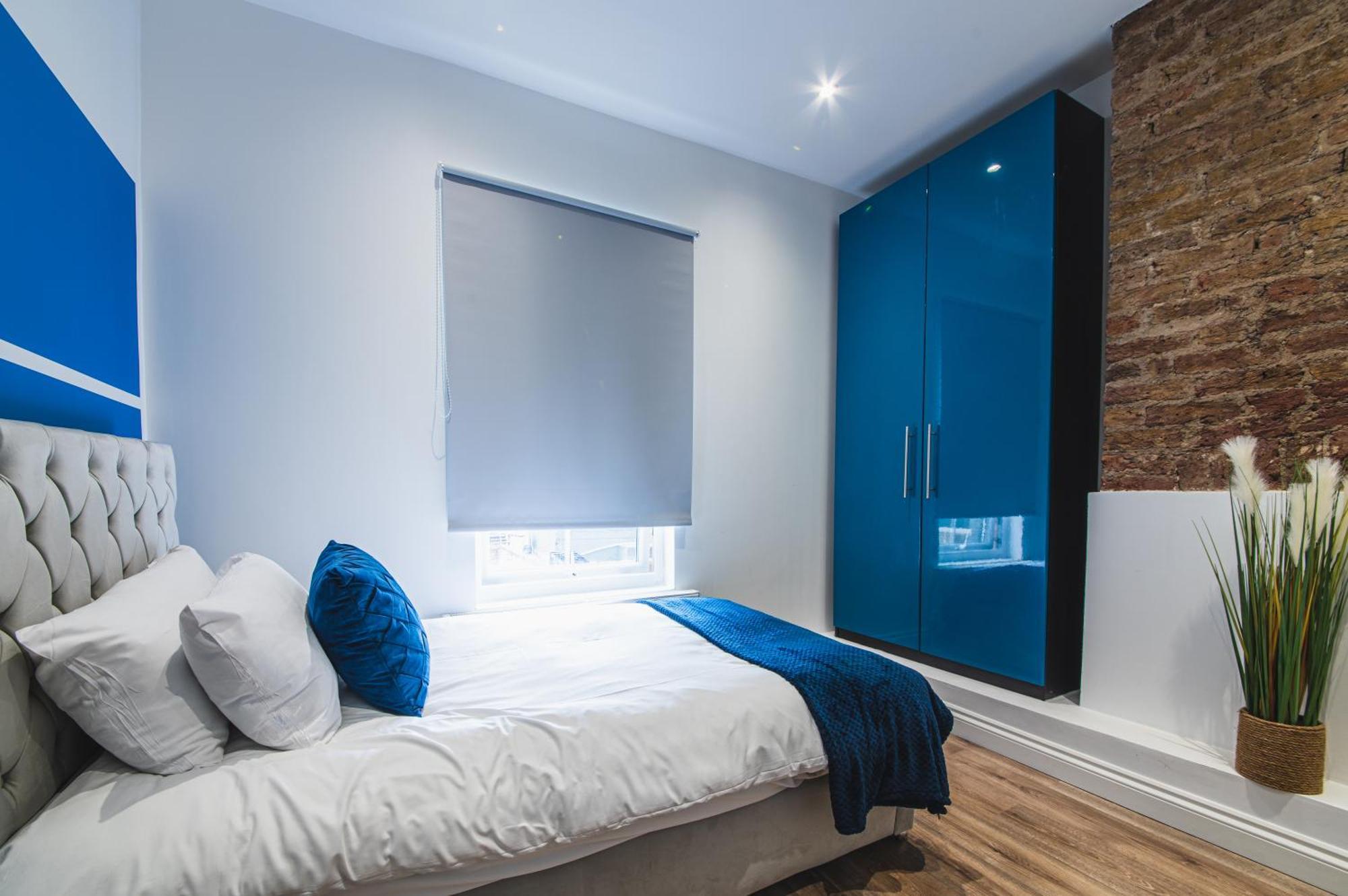 Blue Near Portobello Road Guest house London